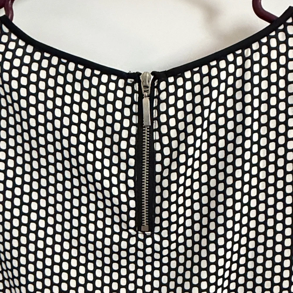 Express Black White Geometric Print Short Sleeve Blouse Size XS - Picture 5 of 6